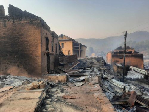 मध्यविन्दु चनौटेको सुर्खा जंगलमा लागेको आगो बस्तीमा पस्दा ठूलो क्षति