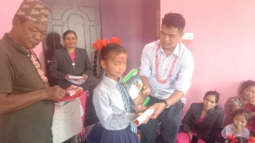 सूर्यज्योति लाइफ इन्स्योरन्सद्वारा वार्षिकोत्सबको अवसरमा विद्यार्थीलाई शैक्षिक सामाग्री वितरण