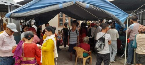 गलत हल्लाले नवलपुरको प्रशासनमा राष्ट्रिय परिचय पत्र नम्बर लिन जेष्ठ नागरिकको भिड