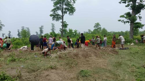 नाला खन्दा पुरिएर मृत्यु भएका तीनजना मजदुरको सामूहिक अन्त्यष्टि