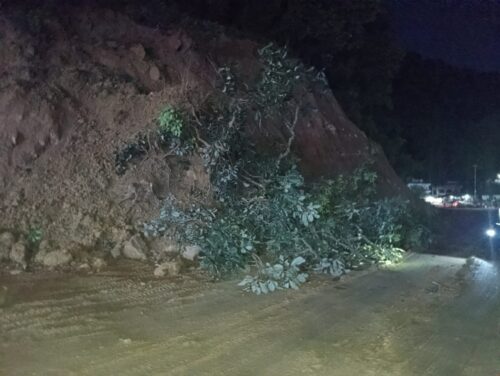 दाउन्नेमा पहिरो खस्दा पुर्व पश्चिम राजमार्ग अवरुद्ध