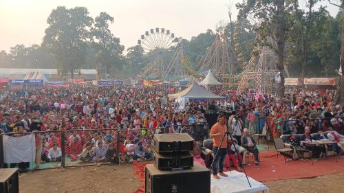 मगर दिवसको दिन मगर भेषभूषामा आउने दर्शकलाई नवलपुर महोत्सवमा प्रवेश नि:शुल्क