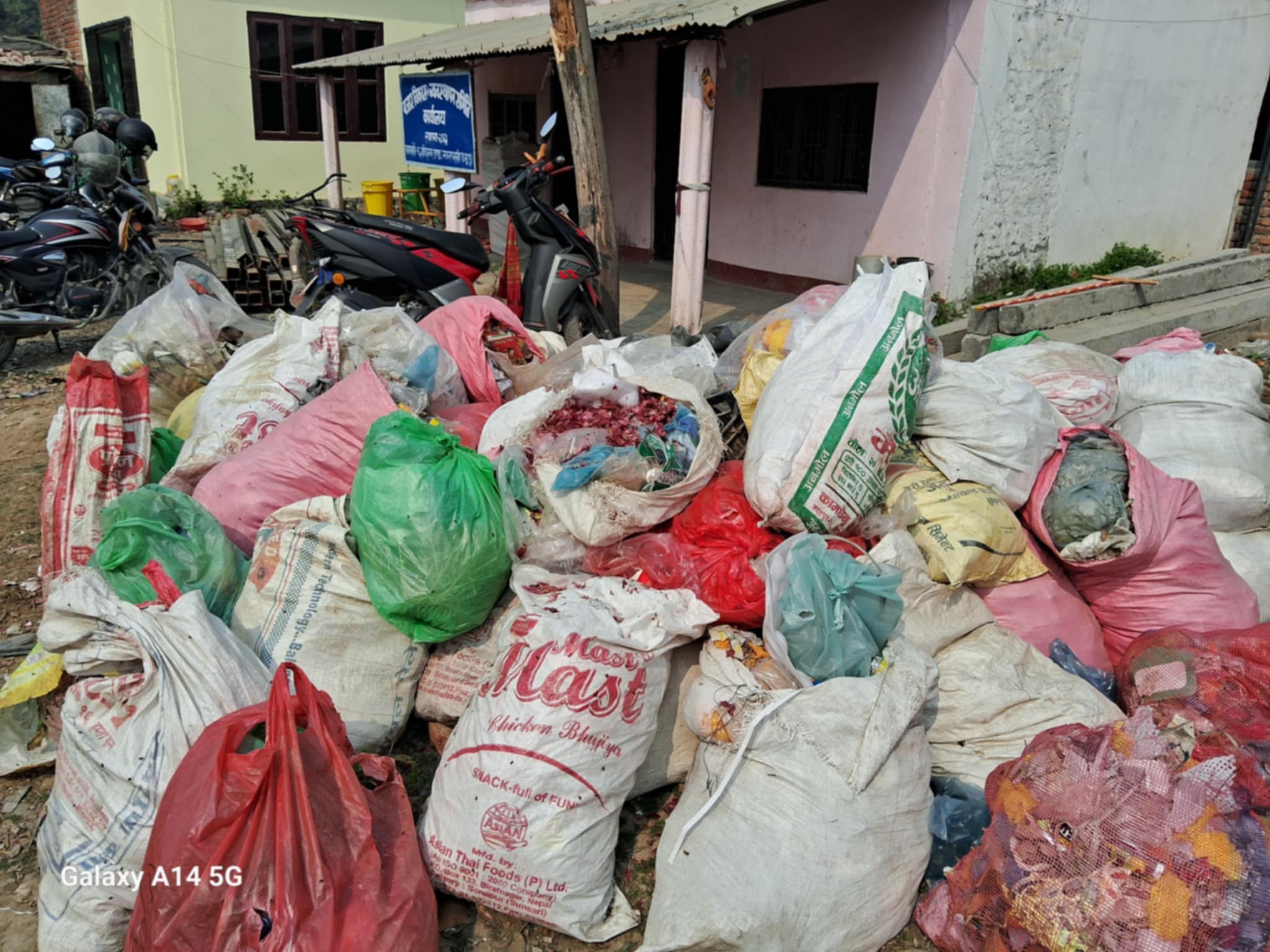 कावासोतीमा उठ्न छाड्यो फोहोर , प्रदुषित बन्दै शहर