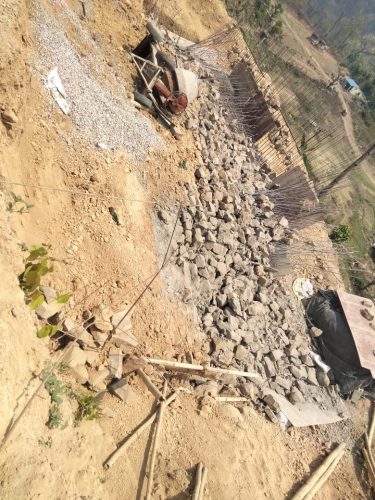 पर्खाल भत्किएर च्यापिँदा देवचुलीमा एक जना मजदुरको मृत्यु, ३ जना घाईते
