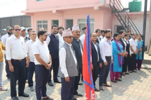 राष्ट्रियगान गाएर दैनिक सेवा प्रवाह गर्दै देवचुली नगरपालिका