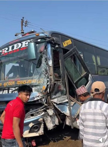 दलदले दुर्घटना : ओभरटयाक गर्ने क्रममा दुर्घटना हुँदा ३ जना घाईते, एकको अवस्था गम्भीर