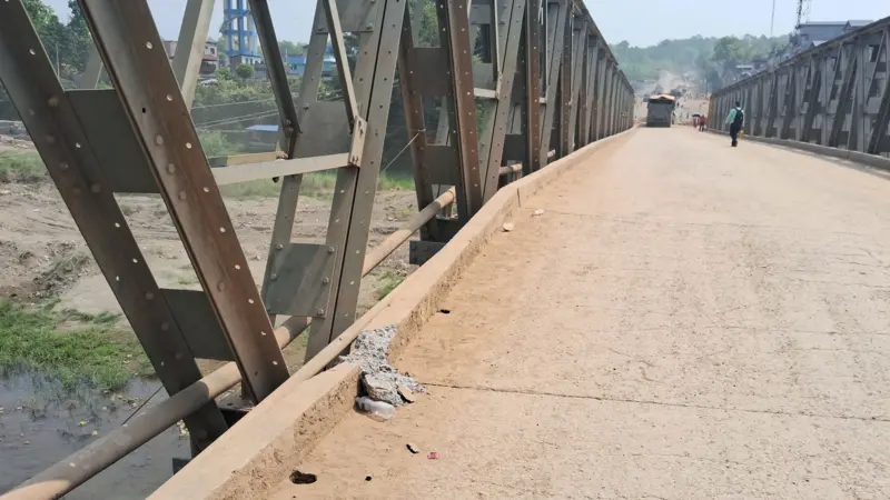 एकपछि अर्को पुल भासिँदा यस्को जिम्मेवार सडक विभाग कि भार मापन गर्ने निकाय ?