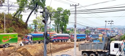 दाउन्नेको जाम खुलाउन यातायात मन्त्रीको कार्यकक्षमा सम्पन्न बैठकले निकास दिन सकेन