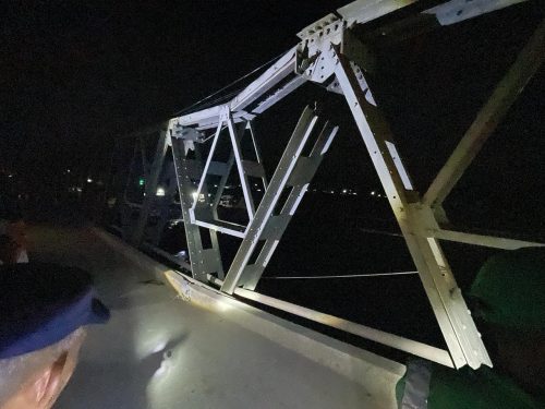 ओभरलोडकै कारण पुनः भत्कियो पुल, नारायणगढ – बुटवल सडक अवरुद्ध