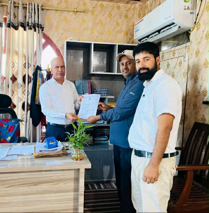 विभिन्न मागसहित प्रेस सेन्टर नेपाल नवलपुरद्वारा संचारमन्त्रीलाई ज्ञापनपत्र