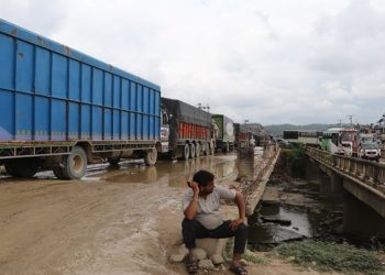 विनयी खोलामा डाइभर्सन निर्माण नगरिने, मालवाहक सवारी सञ्चालनमा रोक