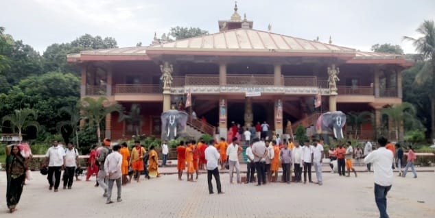 साउनको पहिलो सोमबार त्रिवेणीमा भक्तजनको घुइँचो