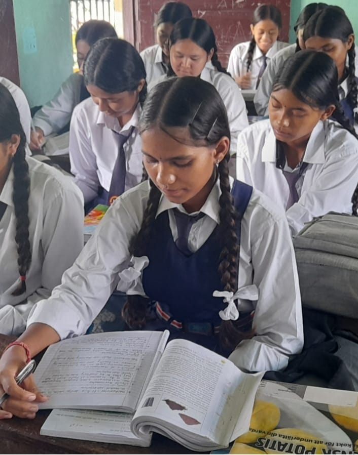चाँदनीको संघर्ष र आशाको कथा : गरीबीले धेरै कुरा खोस्यो, तर पढ्ने इच्छा खोस्न सकेन
