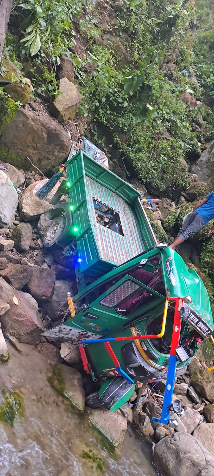 देवचुलीमा १२ यात्रु बोकेको अटो लोडर दुर्घटना हुँदा १ जनाको भारतियको मृत्यु, ११ जना घाईते