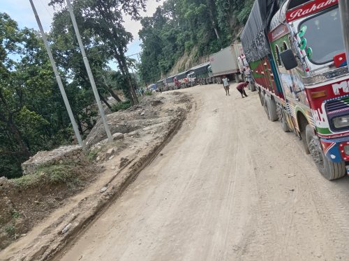 दाउन्नेमा गाडीको १० किलोमिटर जाम, वैकल्पिक सडक प्रयोग गर्न अनुरोध