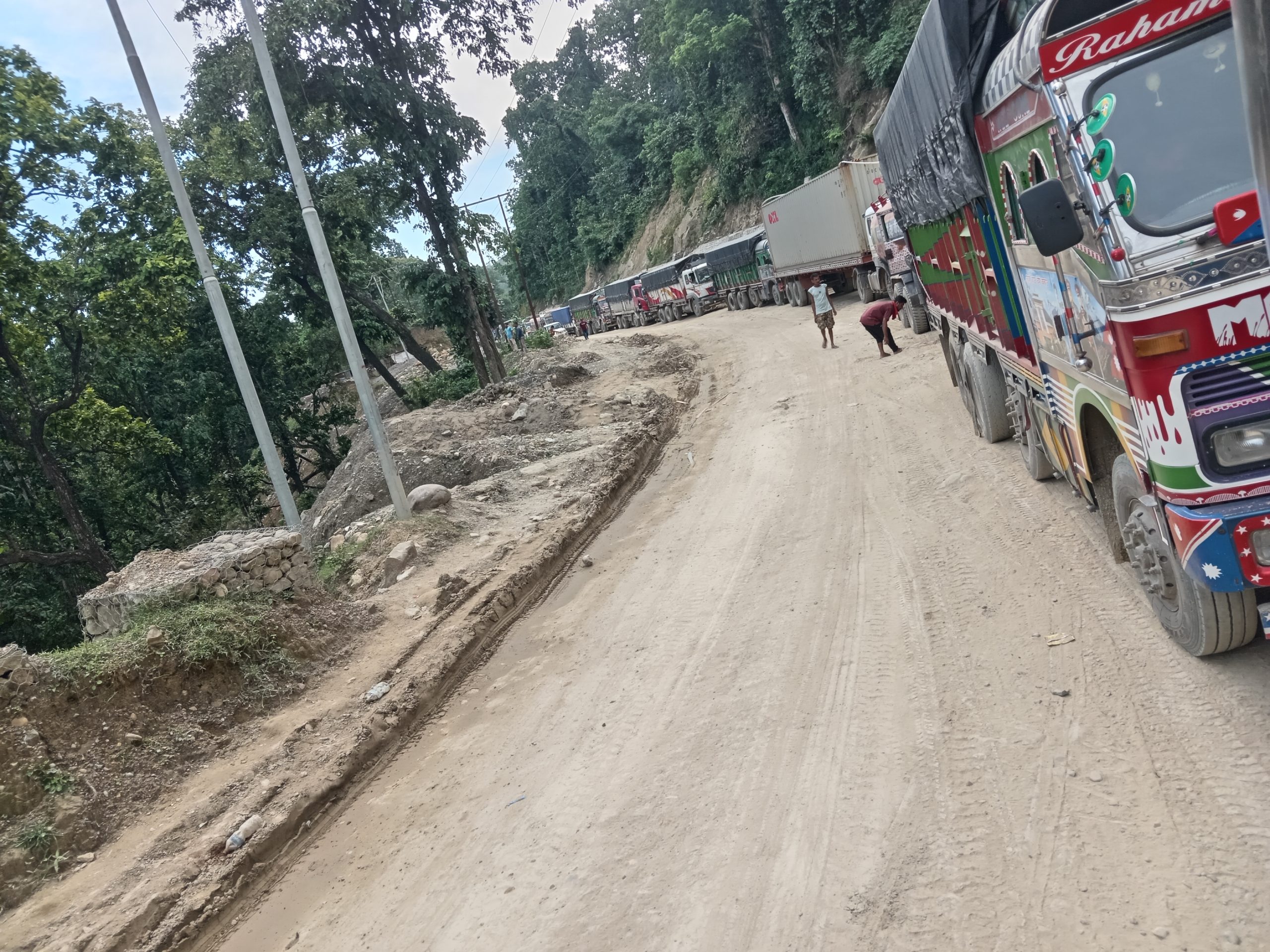 दाउन्नेमा गाडीको १० किलोमिटर जाम, वैकल्पिक सडक प्रयोग गर्न अनुरोध