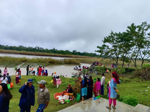 वर्षाका कारण नवलपुरका नारायणी किनारमा लाग्ने एकादशी मेला प्रभावित