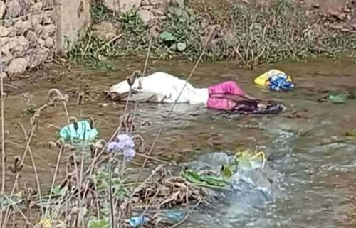 अरुणखोलामा बोरा भित्र महिलाकाे शव फेला