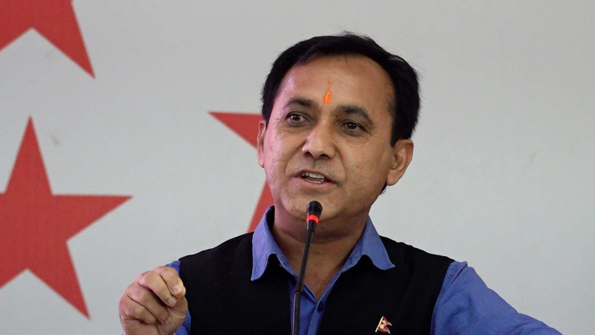कांग्रेसको आमसभालाई सम्बोधन गर्न कांग्रेस उपसभापति शर्मा बिहिबार दुम्किबास आउँदै