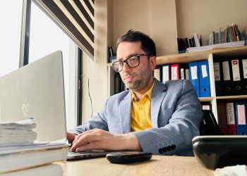 सेयर बजार: क्षणिक नाफाको भ्रमदेखि दीर्घकालीन बुद्धिमत्तासम्म, सुरुवाती लगानीकर्ताको वास्तविक मार्गदर्शन