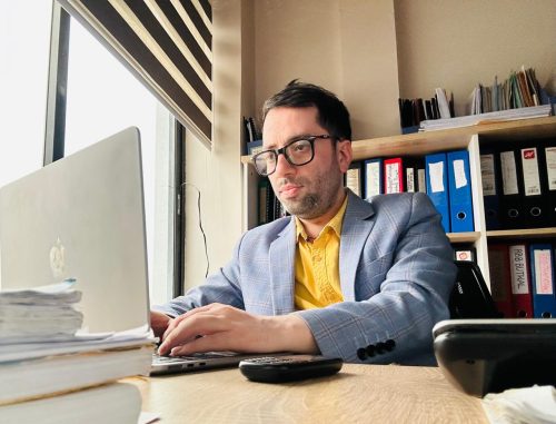 सेयर बजार: क्षणिक नाफाको भ्रमदेखि दीर्घकालीन बुद्धिमत्तासम्म, सुरुवाती लगानीकर्ताको वास्तविक मार्गदर्शन