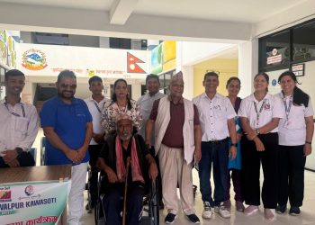 रोटरी क्लब अफ नवलपुर कावासोतीद्वारा व्हीलचियर वितरण