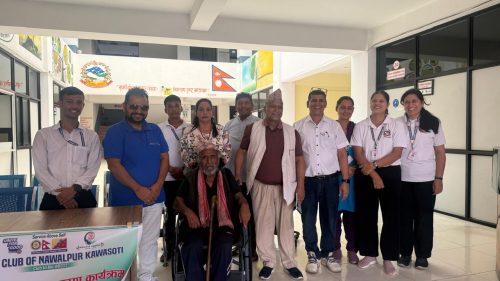 रोटरी क्लब अफ नवलपुर कावासोतीद्वारा व्हीलचियर वितरण