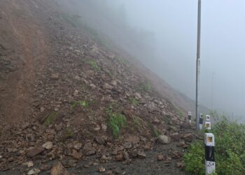 ८ दिनदेखि पोखरी–कोखेटार सडक बन्द : सडक विभाग गैरजिम्मेवार हुँदा पहाडको जनजीवन ठप्प